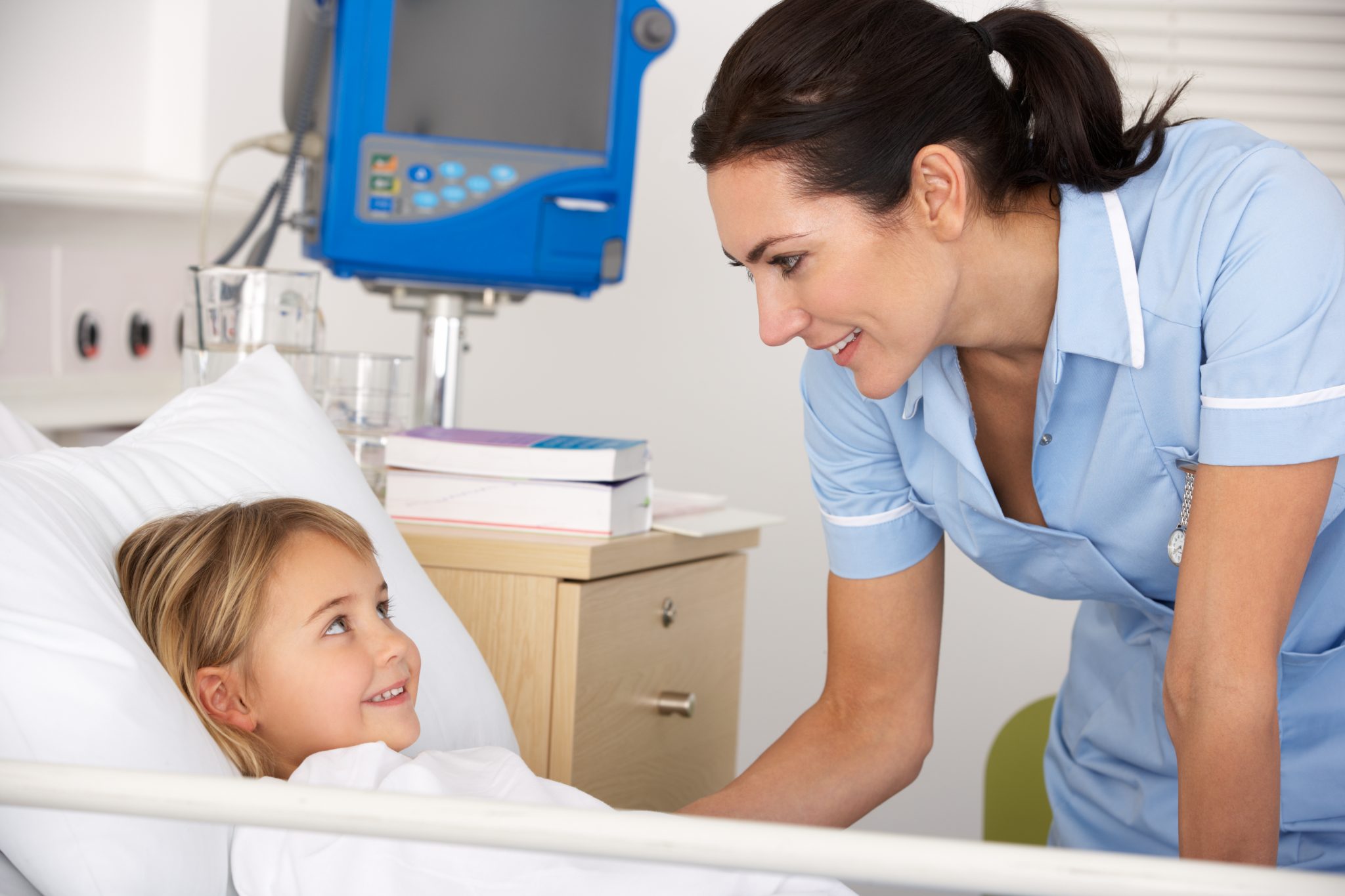 Nurse,With,Child,Patient,In,Uk,Accident,And,Emergency